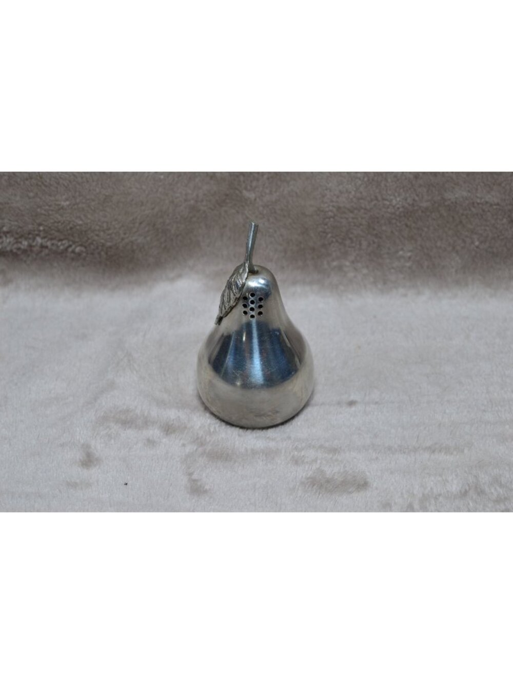 Vintage Silver Tone Pear Salt & Pepper Shaker fruit Metal MCM Cottagecore Rustic